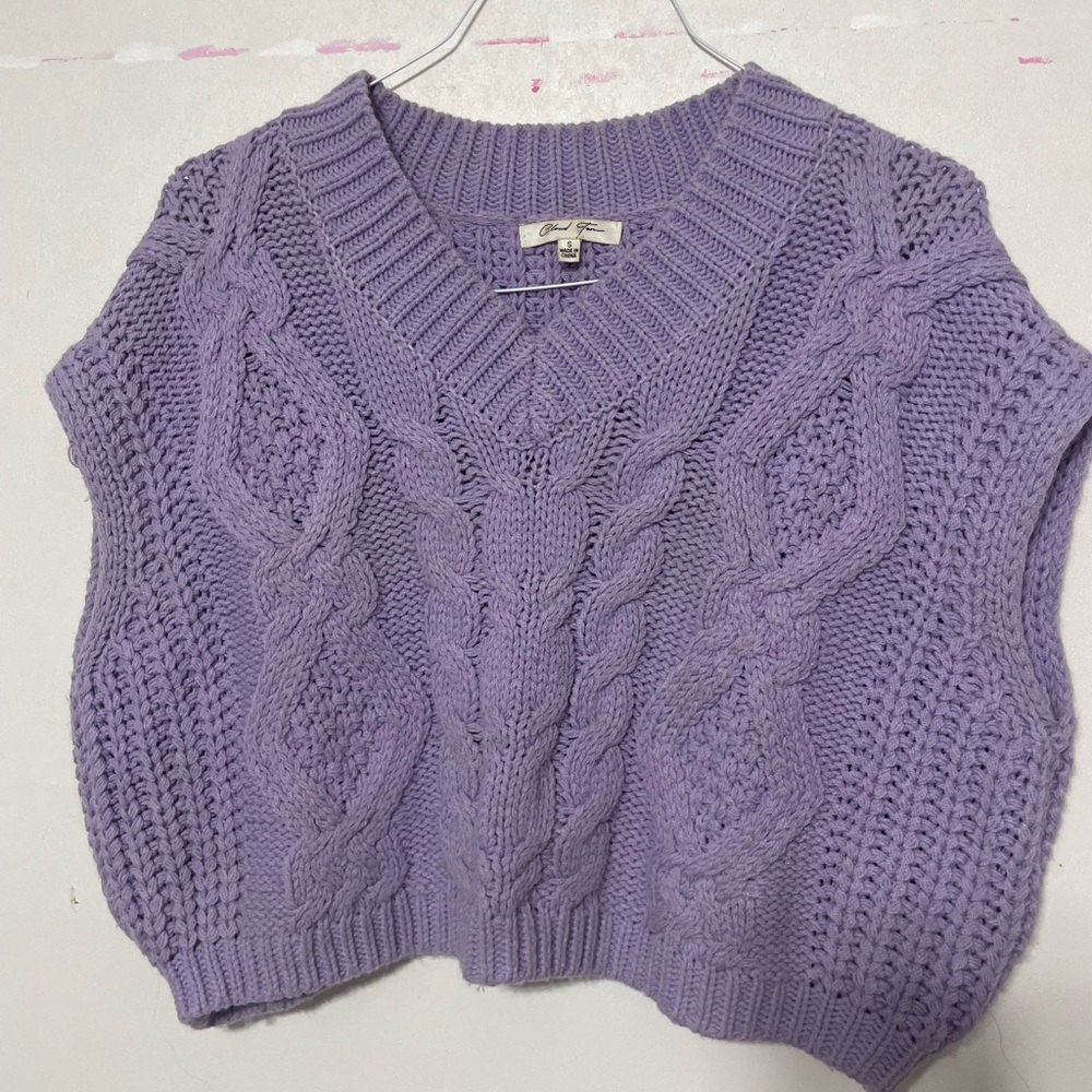Chunky Cable Knit V-Neck Sweater Vest in Lavender